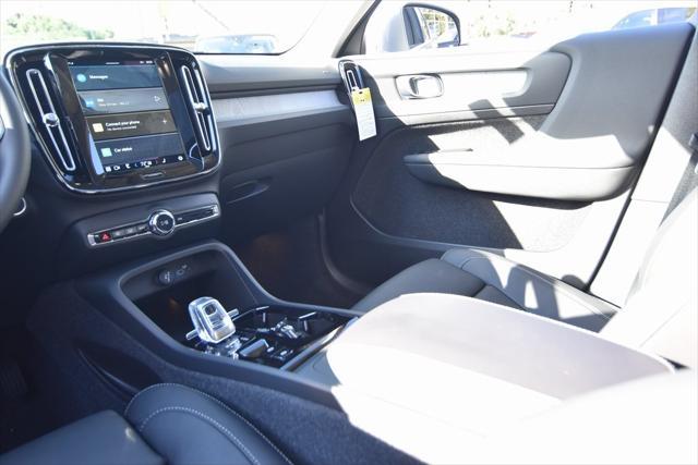 Photo of 2025 Vapour Grey Metallic Volvo XC40