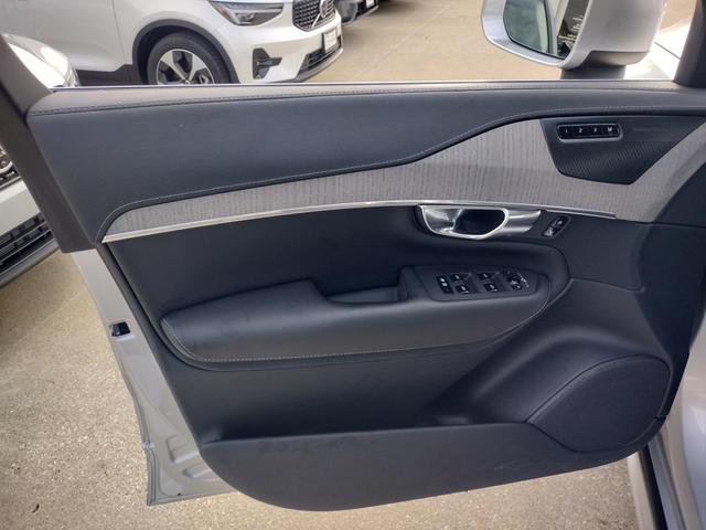 Photo of 2021 Bright Silver Metallic Volvo XC90