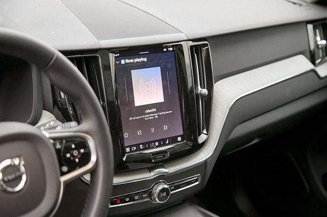 Photo of 2025 Denim Blue Metallic Volvo XC60