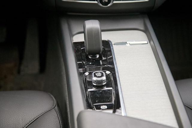 Photo of 2025 Denim Blue Metallic Volvo XC60