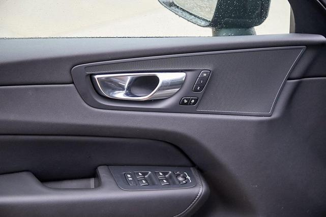 Photo of 2025 Denim Blue Metallic Volvo XC60