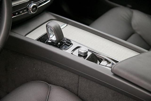 Photo of 2025 Denim Blue Metallic Volvo XC60