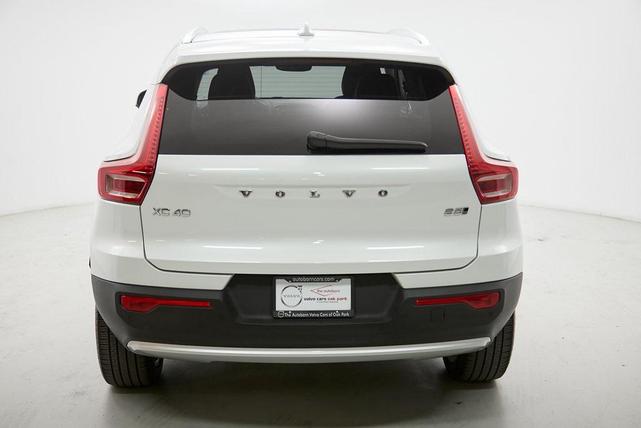 Photo of 2024 Crystal White Metallic Volvo XC40