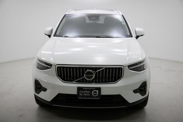 Photo of 2024 Crystal White Metallic Volvo XC40