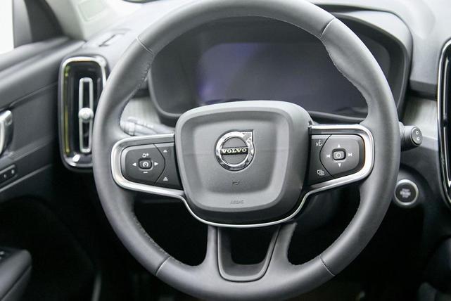 Photo of 2024 Crystal White Metallic Volvo XC40