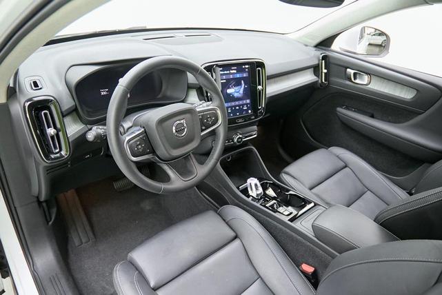 Photo of 2024 Crystal White Metallic Volvo XC40