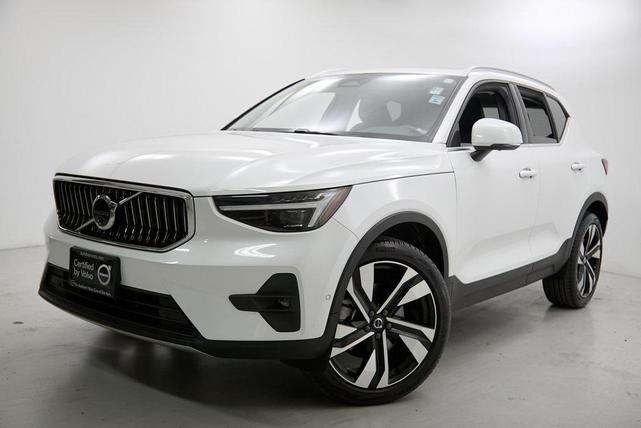 Photo of 2024 Crystal White Metallic Volvo XC40