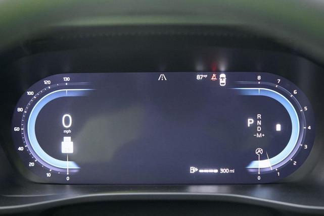 Photo of 2024 Crystal White Metallic Volvo XC40