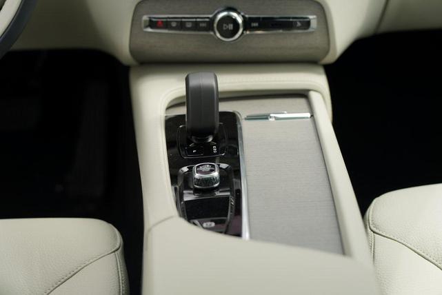 Photo of 2025 Vapour Grey Metallic Volvo XC90 Plug-In Hybrid