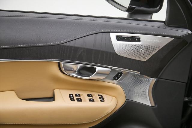 Photo of 2024 Onyx Black Metallic Volvo XC90 Recharge Plug-In Hybrid
