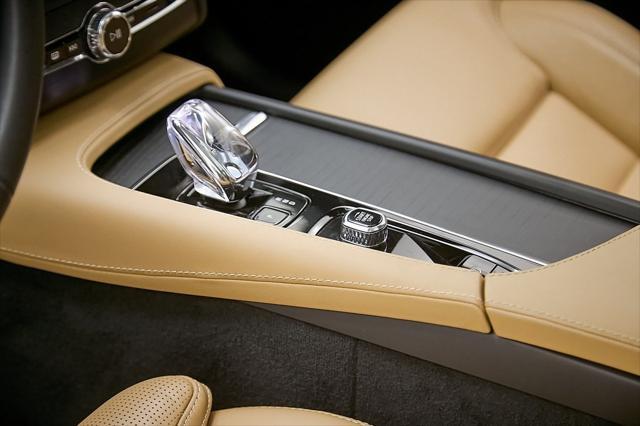 Photo of 2024 Onyx Black Metallic Volvo XC90 Recharge Plug-In Hybrid
