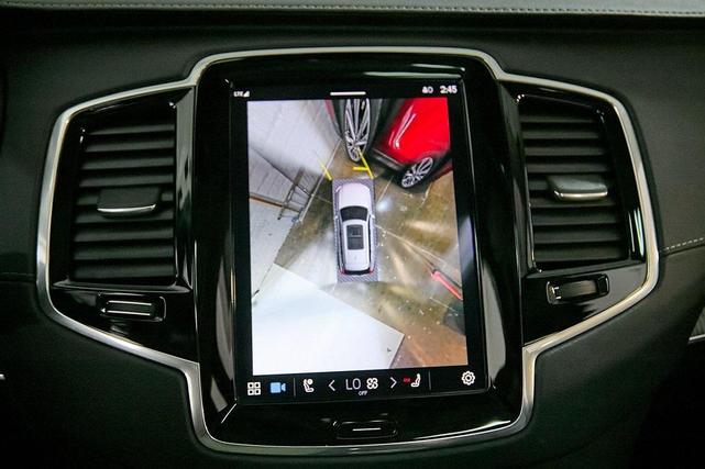 Photo of 2023 Crystal White Metallic Volvo XC90