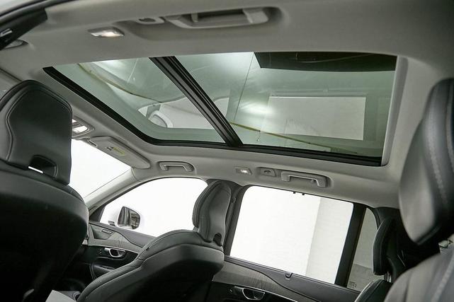 Photo of 2023 Crystal White Metallic Volvo XC90
