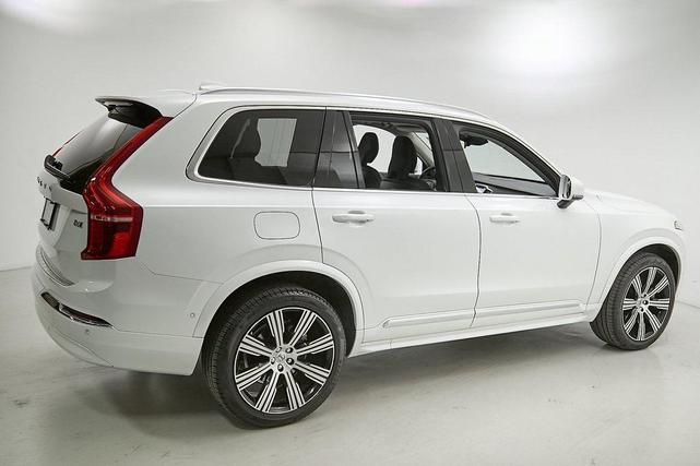 Photo of 2023 Crystal White Metallic Volvo XC90