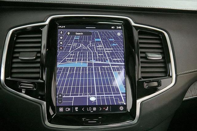Photo of 2023 Crystal White Metallic Volvo XC90