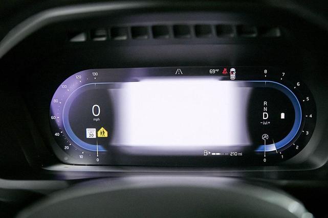 Photo of 2023 Crystal White Metallic Volvo XC90