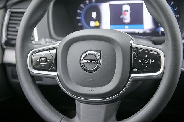 Photo of 2023 Crystal White Metallic Volvo XC90