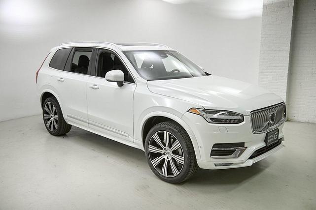 Photo of 2023 Crystal White Metallic Volvo XC90