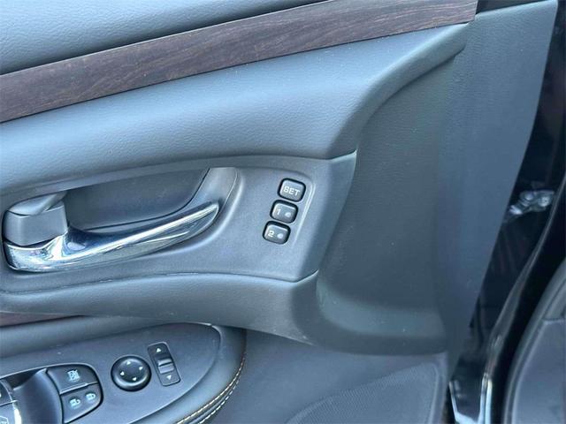 Photo of 2023 Black Nissan Murano
