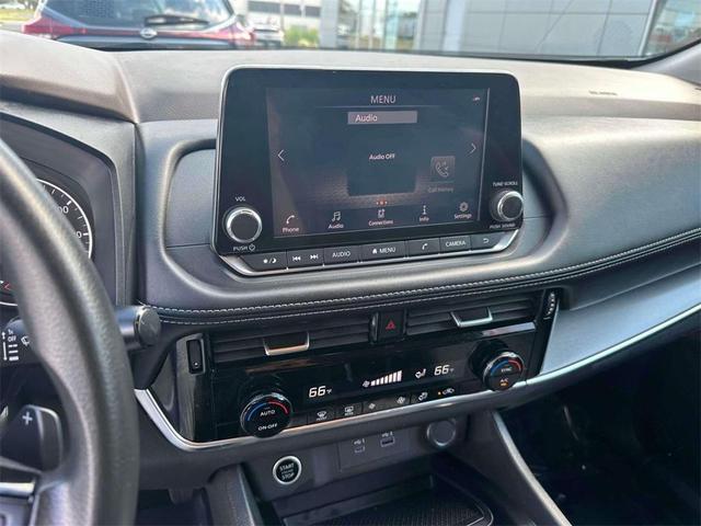 Photo of 2021 White Nissan Rogue
