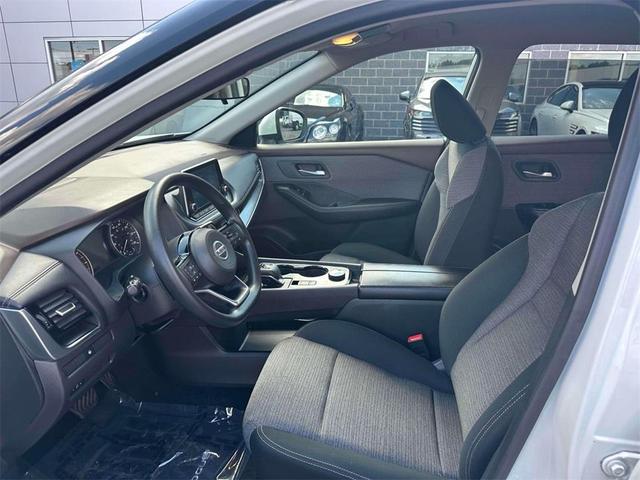 Photo of 2021 White Nissan Rogue