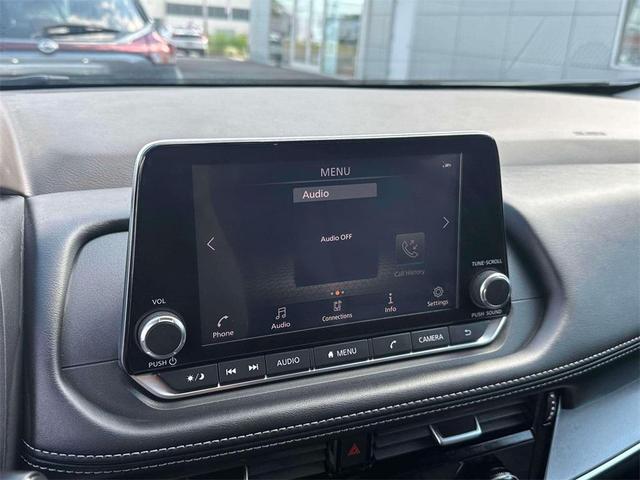 Photo of 2021 White Nissan Rogue