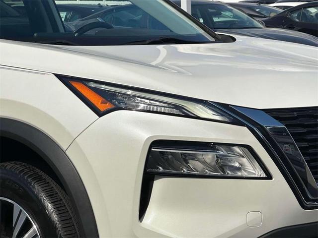 Photo of 2021 White Nissan Rogue
