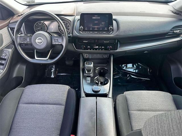 Photo of 2021 White Nissan Rogue