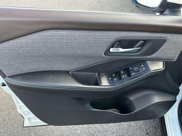 Photo of 2021 White Nissan Rogue