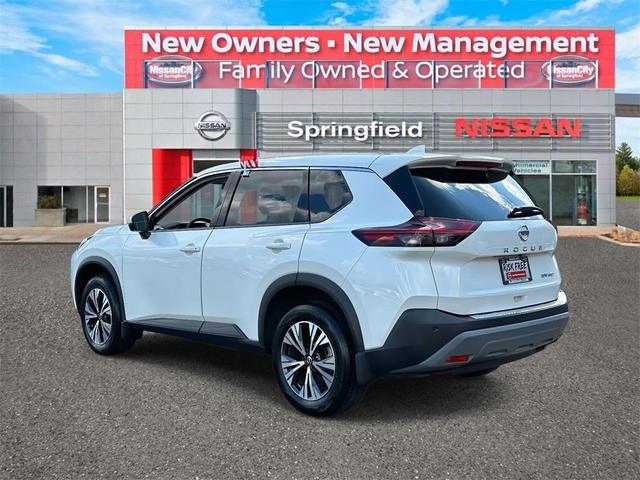Photo of 2021 White Nissan Rogue