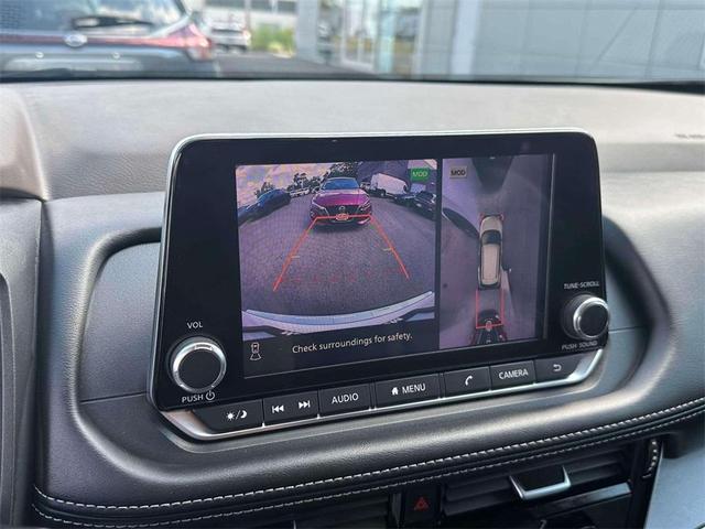 Photo of 2021 White Nissan Rogue