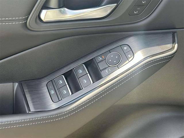 Photo of 2025 Everest White P Nissan Rogue