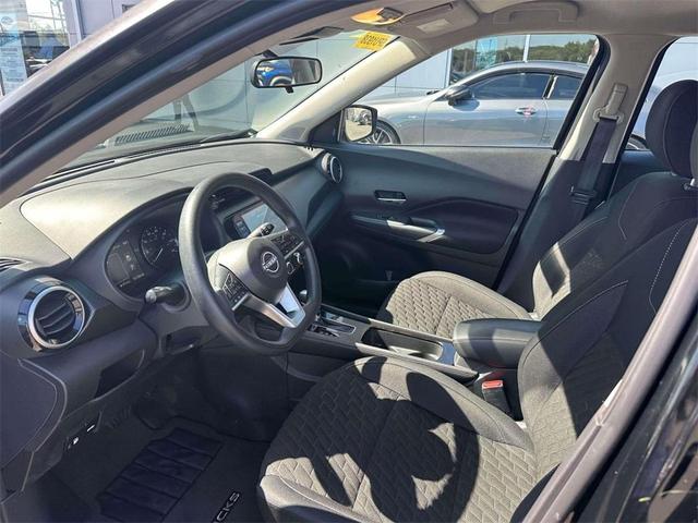 Photo of 2023 Super Black Nissan Kicks