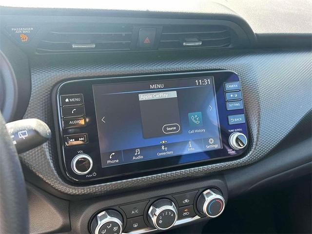Photo of 2023 Super Black Nissan Kicks
