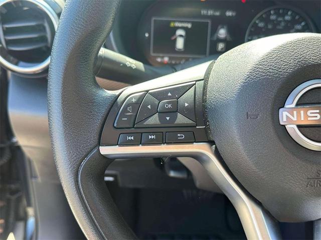 Photo of 2023 Super Black Nissan Kicks