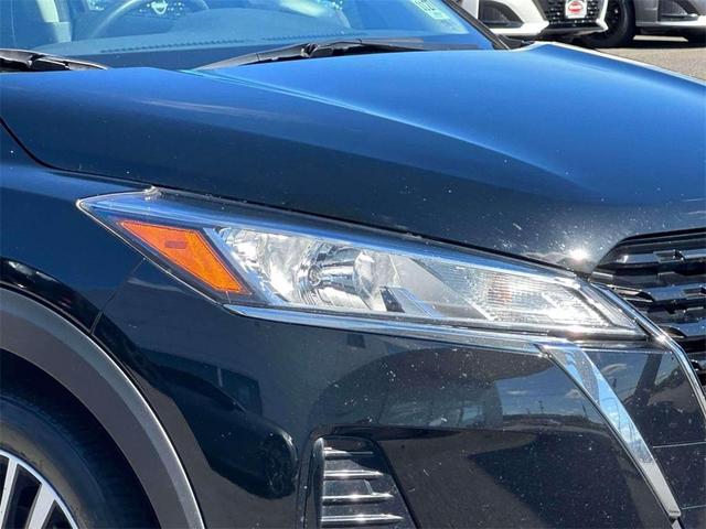 Photo of 2023 Super Black Nissan Kicks