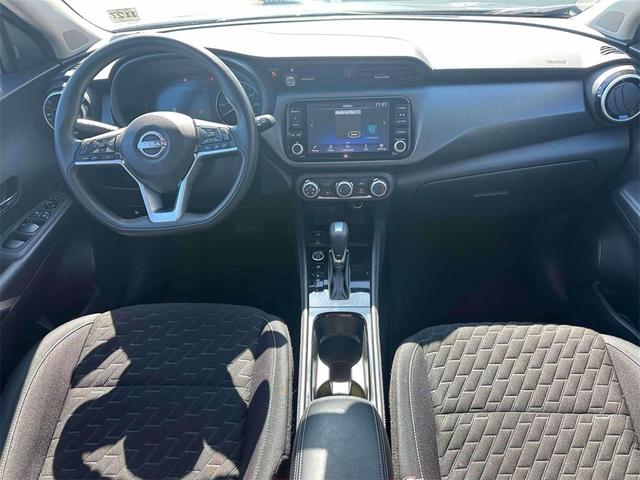 Photo of 2023 Super Black Nissan Kicks