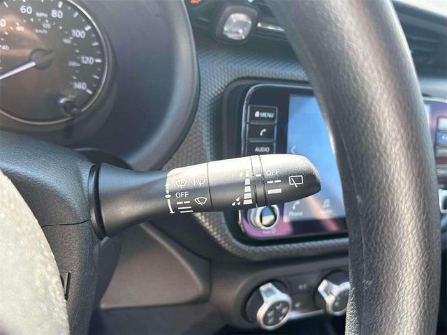 Photo of 2023 Super Black Nissan Kicks