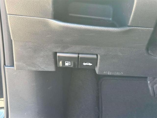 Photo of 2023 Super Black Nissan Kicks
