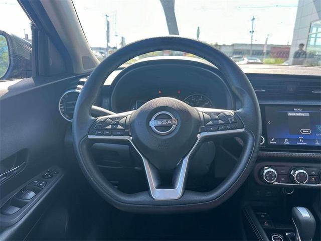 Photo of 2023 Super Black Nissan Kicks