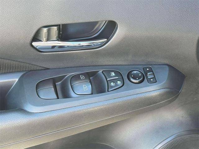 Photo of 2023 Super Black Nissan Kicks