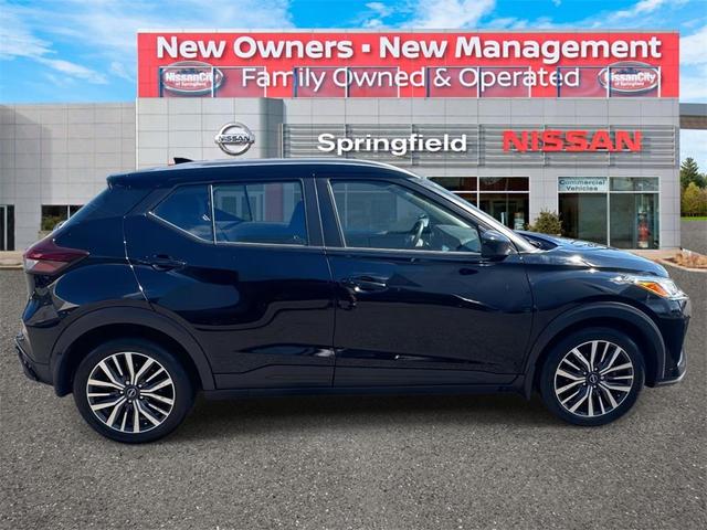 Photo of 2023 Super Black Nissan Kicks