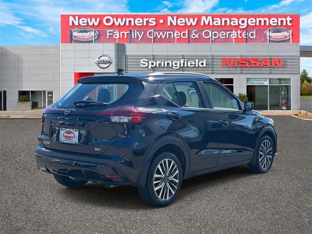 Photo of 2023 Super Black Nissan Kicks