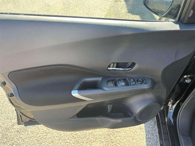Photo of 2023 Super Black Nissan Kicks