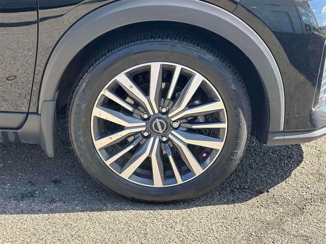 Photo of 2023 Super Black Nissan Kicks