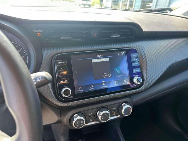 Photo of 2023 Super Black Nissan Kicks
