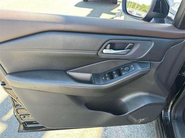Photo of 2023 Black Nissan Rogue
