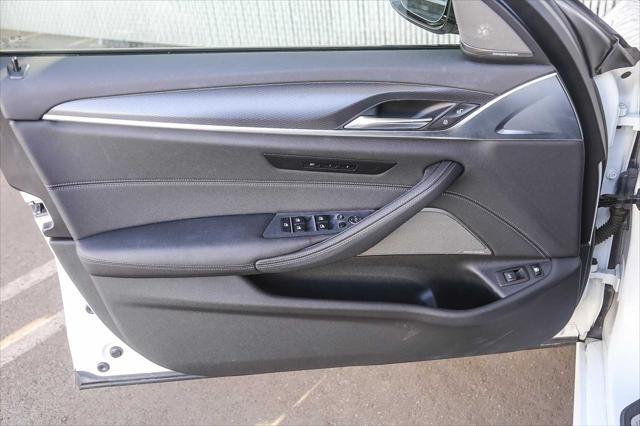 Photo of 2022 White BMW 530e