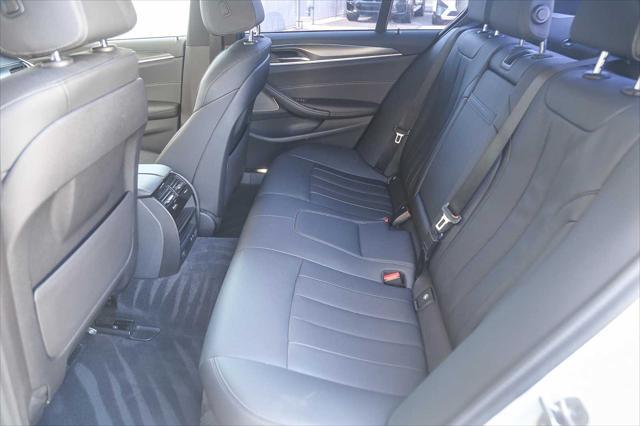 Photo of 2022 White BMW 530e