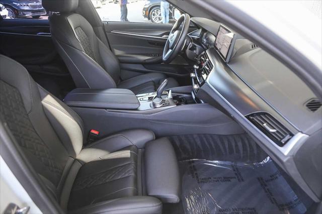 Photo of 2022 White BMW 530e